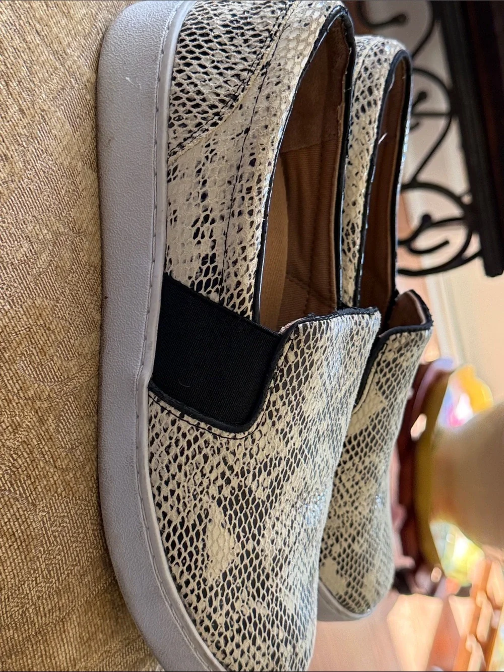Vionic upper pattern elastic